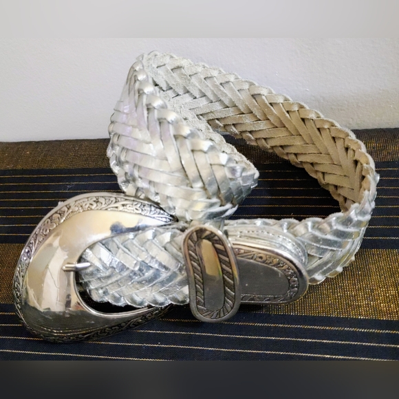 Lady Captiva sizeS Genuine Braded Leather In Silver w/ Silver Buckle Embossed - Picture 3 of 10
